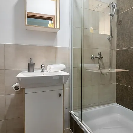 Bed & Breakfast Kedves Vendeghaz Balatonfured